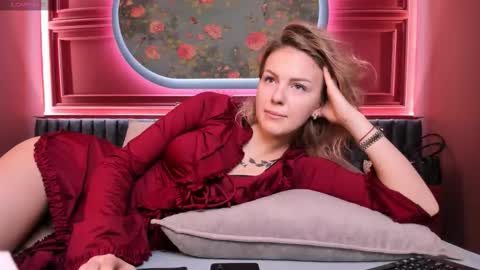 Naomi online show from October 2025 07:14:01 PM