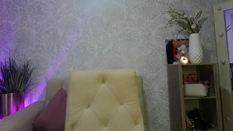 Naomi     online show from April 2026 06:49:01 AM