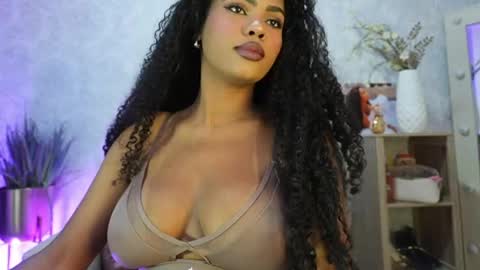 Naomi     online show from May 2026 06:52:01 AM