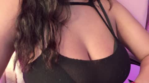 Snapshot of naomy_gomez_ chatting on April 2026 01:41:02 PM Naomy online show from April 2026 01:41:02 PM