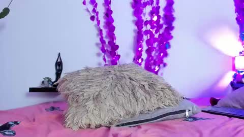 Naomy online show from March 2025 05:11:02 PM