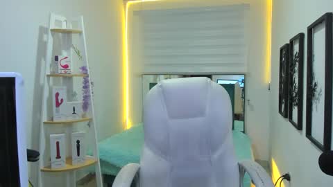 Snapshot of naomy_sex_69 chatting on November 2025 11:04:02 PM naomy_sex_69 online show from November 2025 11:04:02 PM