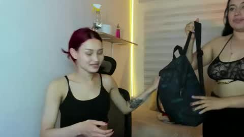 Snapshot of naomy_sex_69 chatting on December 2025 12:19:01 AM naomy_sex_69 online show from December 2025 12:19:01 AM