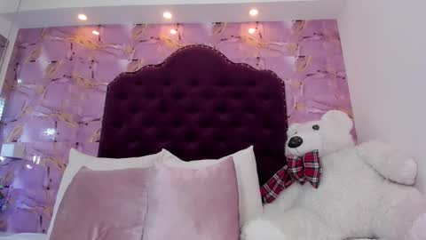 Snapshot of naomy_sexy_ chatting on December 2025 04:57:01 PM Naomy online show from December 2025 04:57:01 PM