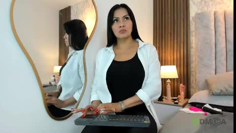 Naomy Smith online show from March 2025 06:43:02 PM