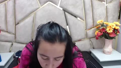 Snapshot of naomyprinces_ chatting on January 2025 01:38:01 PM Bulma Heidi online show from January 2025 01:38:01 PM
