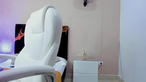 Nascary Fox online show from October 2025 07:46:02 PM