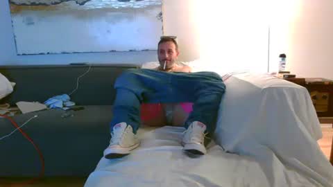 Snapshot of nassobout chatting on February 2026 04:00:01 AM nassobout online show from February 2026 04:00:01 AM