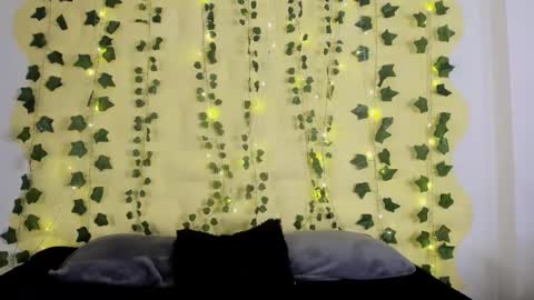 Maira online show from February 2025 10:48:01 PM