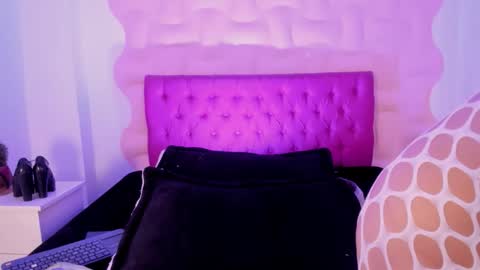 Maira online show from November 2025 08:41:02 PM