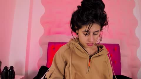 Maira online show from November 2025 08:46:02 PM