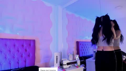 Maira online show from November 2025 08:52:01 PM