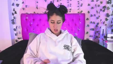 Maira online show from December 2025 05:02:01 AM