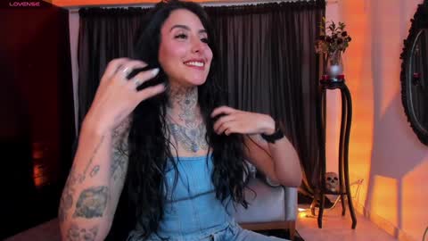 Snapshot of nasty_alice1 chatting on January 2025 02:39:01 AM Goddess Alice online show from January 2025 02:39:01 AM
