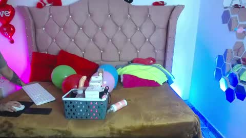 nat_evans8 online show from May 2026 03:01:01 AM