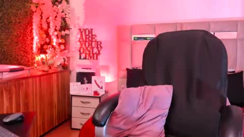 Snapshot of natacha_black00 chatting on February 2025 02:58:02 AM Natacha black online show from February 2025 02:58:02 AM