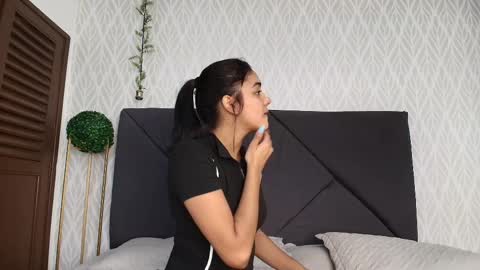 Naty  online show from September 2025 12:06:01 PM