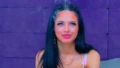 nataliacroft online show from April 2026 05:30:01 PM