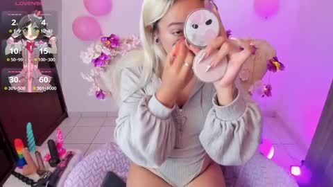 Snapshot of nataliahenao_69 chatting on October 2025 04:57:01 AM Nataliua Henao online show from October 2025 04:57:01 AM