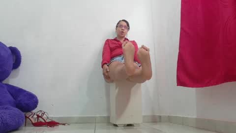 nataliavela online show from April 2026 06:59:02 PM