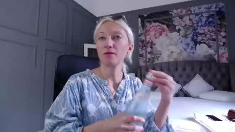 Natalie online show from September 2025 07:19:01 AM