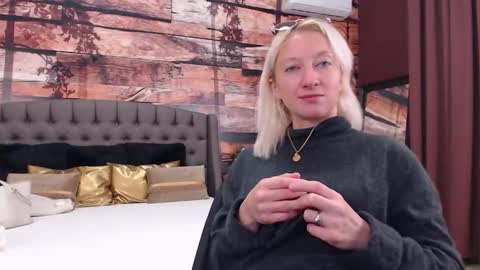 Natalie online show from December 2025 09:58:02 AM