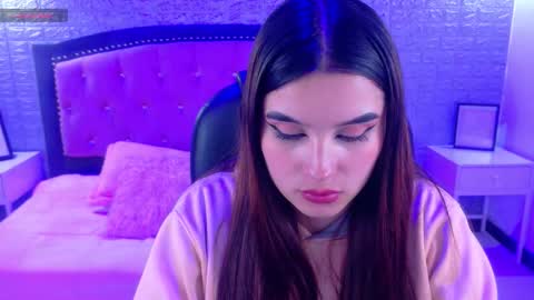 natalie  online show from December 2025 03:22:02 AM