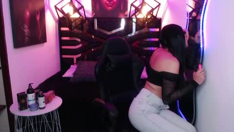 natalie  online show from May 2026 08:28:02 PM