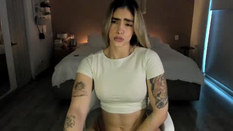 anatalybee online show from May 2026 10:15:02 PM