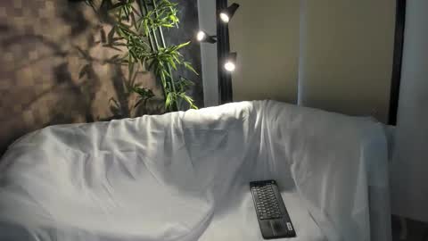 Naty online show from November 2025 06:29:01 PM