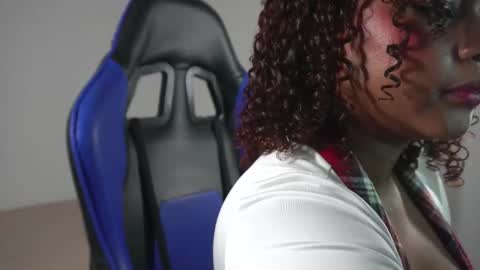 Naty online show from December 2025 02:06:01 AM