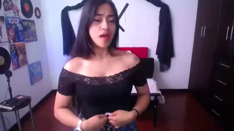 Snapshot of natalyescobar_lx chatting on December 2024 05:19:02 PM Nataly Escobar online show from December 2024 05:19:02 PM
