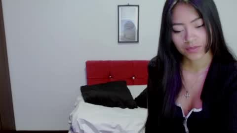 Nataly Escobar online show from November 2025 01:11:01 PM