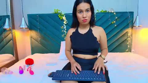 Snapshot of natalywilliams chatting on March 2025 12:01:01 PM Nataly online show from March 2025 12:01:01 PM