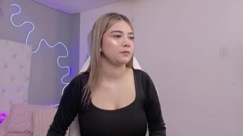 Natasha  online show from March 2026 07:17:01 PM