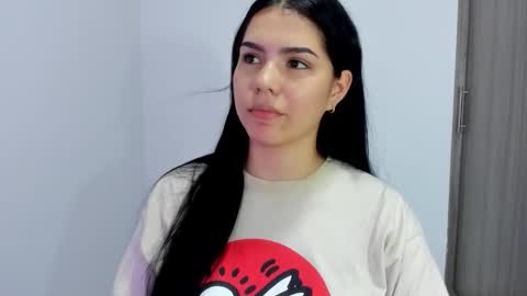 Snapshot of natasha_su chatting on October 2025 08:30:02 PM Natalia online show from October 2025 08:30:02 PM