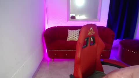 nathaly low online show from June 2026 12:13:02 PM