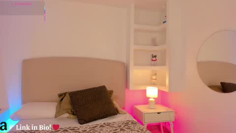 NATHALY  online show from October 2025 10:25:01 AM