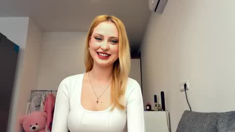 Mia online show from April 2026 01:50:02 PM