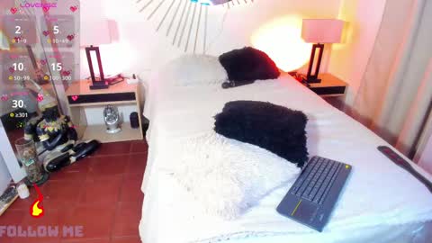 andrea Instagram..natta smithh online show from February 2025 06:08:02 AM