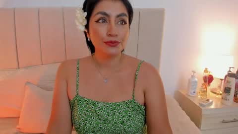 Nathalie online show from May 2026 12:33:01 PM