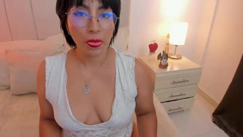 Nathalie online show from May 2026 09:42:01 PM