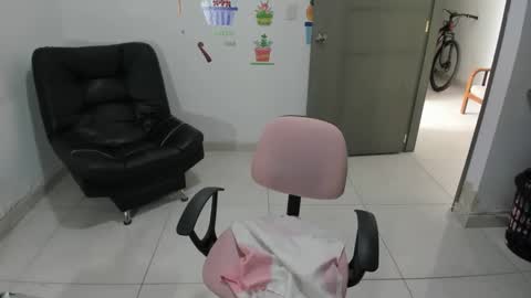 Snapshot of naturalsexlatin chatting on February 2025 04:23:02 PM Andrea online show from February 2025 04:23:02 PM