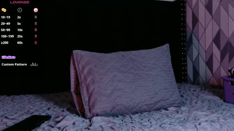 Snapshot of naturaltitss_ chatting on September 2025 07:51:02 PM Gwen online show from September 2025 07:51:02 PM