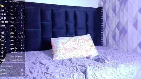 Snapshot of naturaltitss_ chatting on October 2025 07:56:01 PM Gwen online show from October 2025 07:56:01 PM