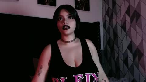 Snapshot of naturaltitss_ chatting on October 2025 07:13:02 PM Gwen online show from October 2025 07:13:02 PM