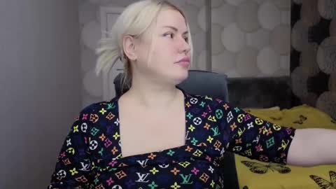 Snapshot of natusik123 chatting on December 2025 06:09:02 AM natusik123 online show from December 2025 06:09:02 AM