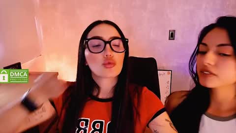 Snapshot of natval_ chatting on January 2025 05:06:01 PM Natalia Valeria online show from January 2025 05:06:01 PM