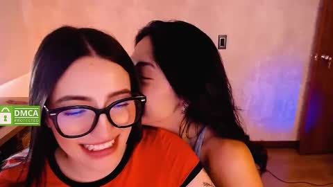 Snapshot of natval_ chatting on February 2025 04:11:02 PM Natalia Valeria online show from February 2025 04:11:02 PM