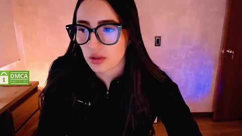 Snapshot of natval_ chatting on February 2025 04:56:02 PM Natalia Valeria online show from February 2025 04:56:02 PM